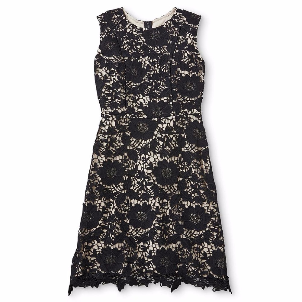 👠 Black lace dress with crochet detail